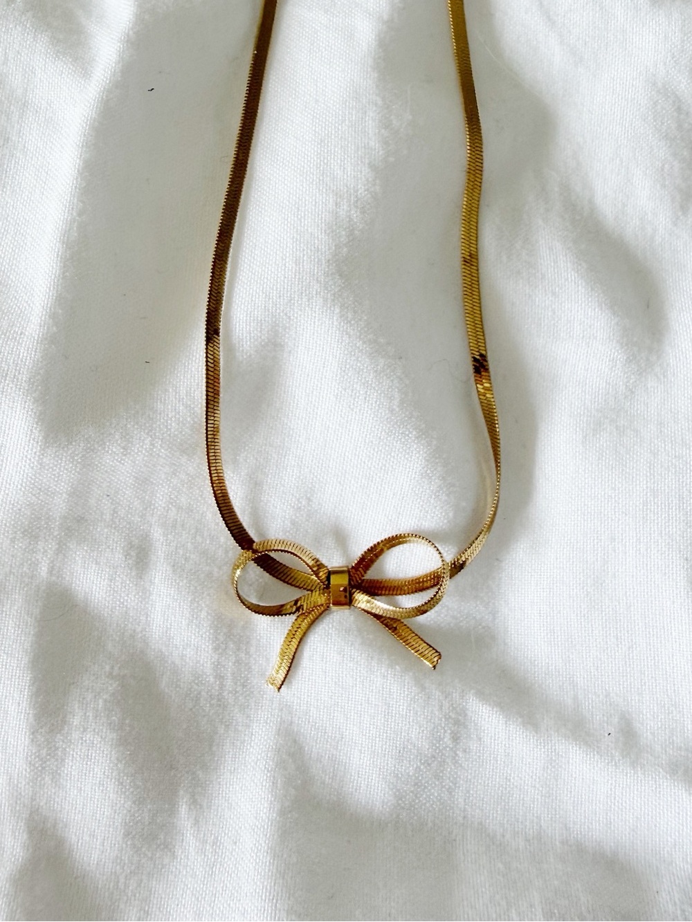 CAITLYN MINIMALIST Herringbone Bow Gold Necklace